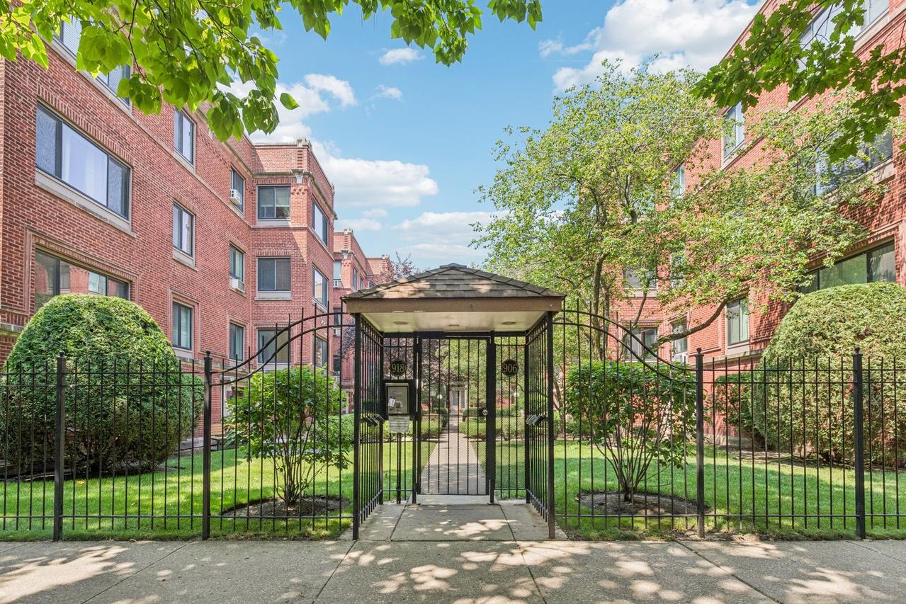 906 W Sunnyside Ave. #1B, Chicago, IL 60640
