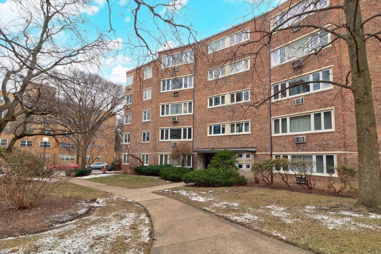 1960 W Hood Ave. #2C, Chicago, IL 60660