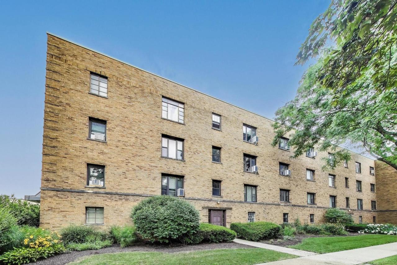 1555 Monroe Ave. #2, River Forest, IL 60305