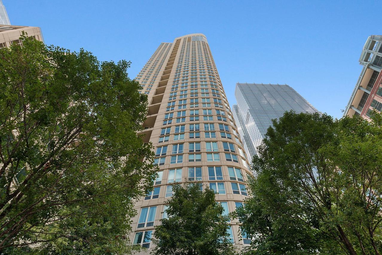 345 N La Salle St. #2804, Chicago, IL 60654