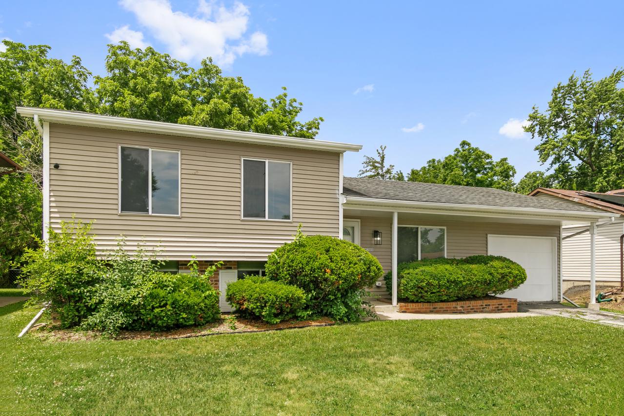 18200 Fountainbleau Dr., Hazel Crest, IL 60429