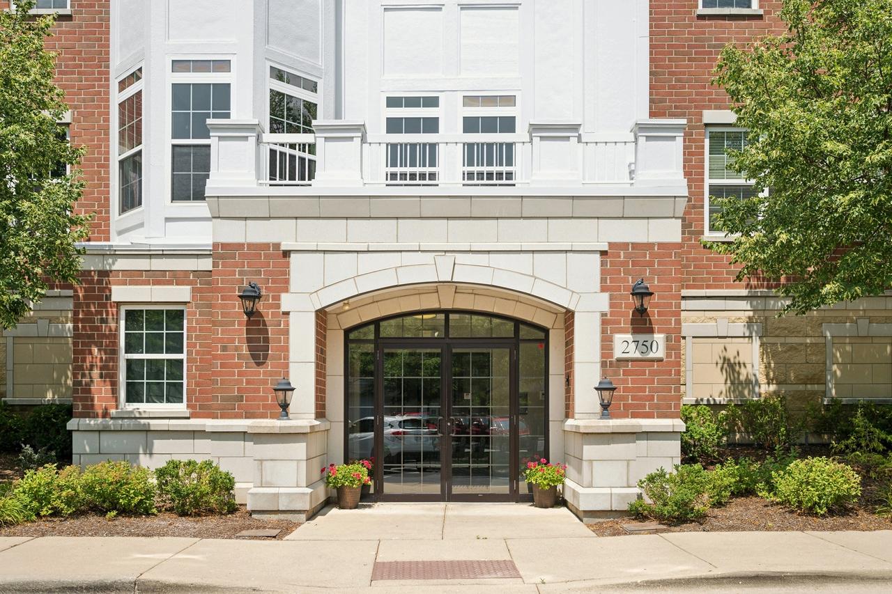2750 Commons Dr. #307, Glenview, IL 60026