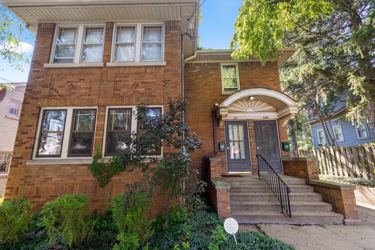 209 S Highland Ave., Rockford, IL 61104