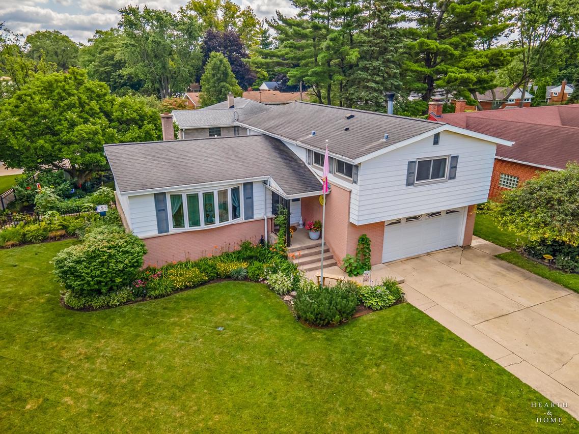 820 W Dresser Dr., Mount Prospect, IL 60056