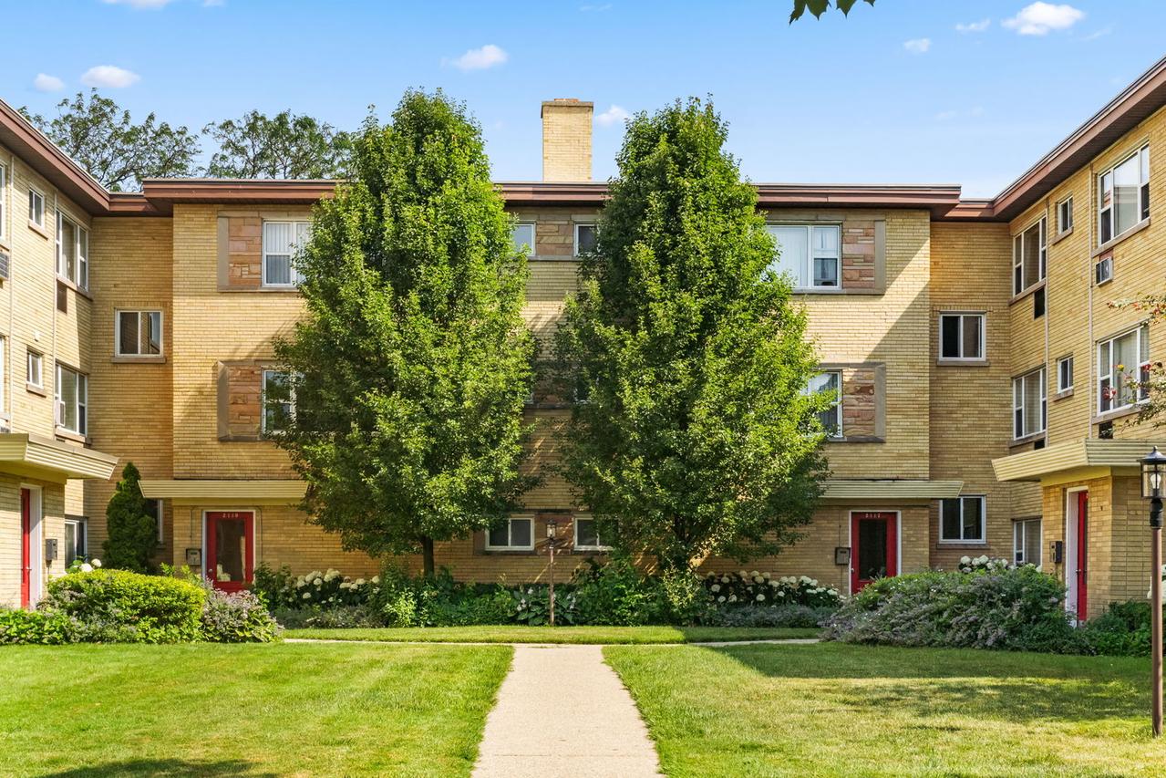 2117 Howard St. #2D, Evanston, IL 60202