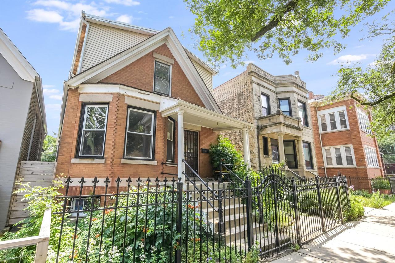 2511 N Sacramento Ave., Chicago, IL 60647