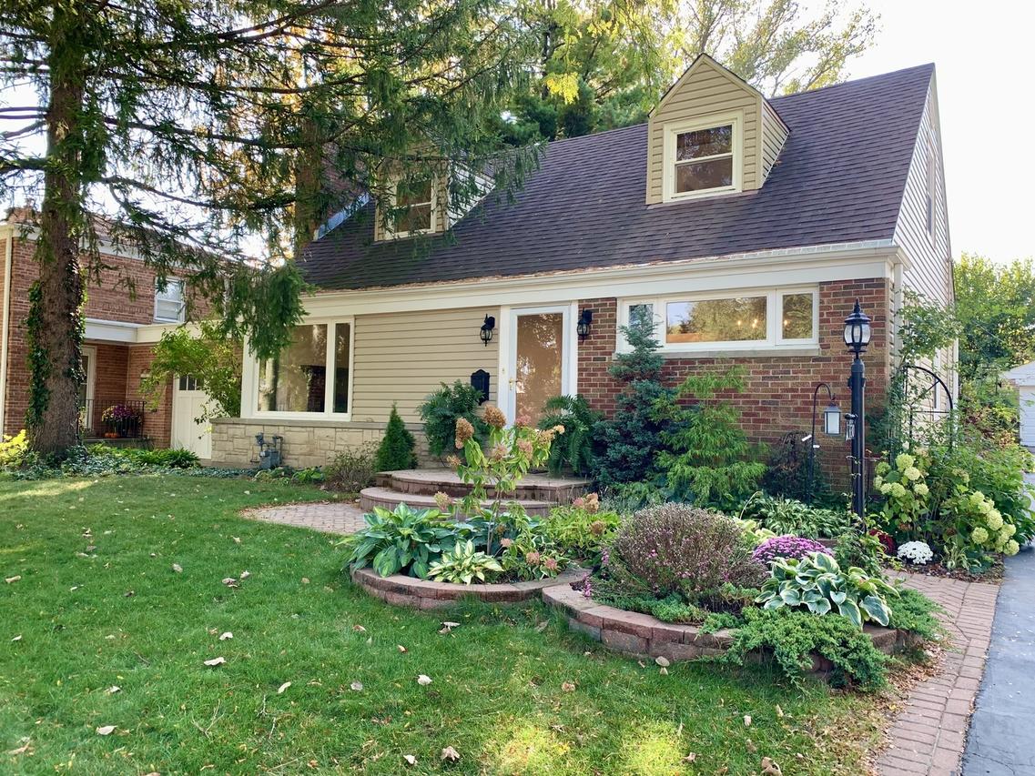 630 Hermitage Dr., Deerfield, IL 60015