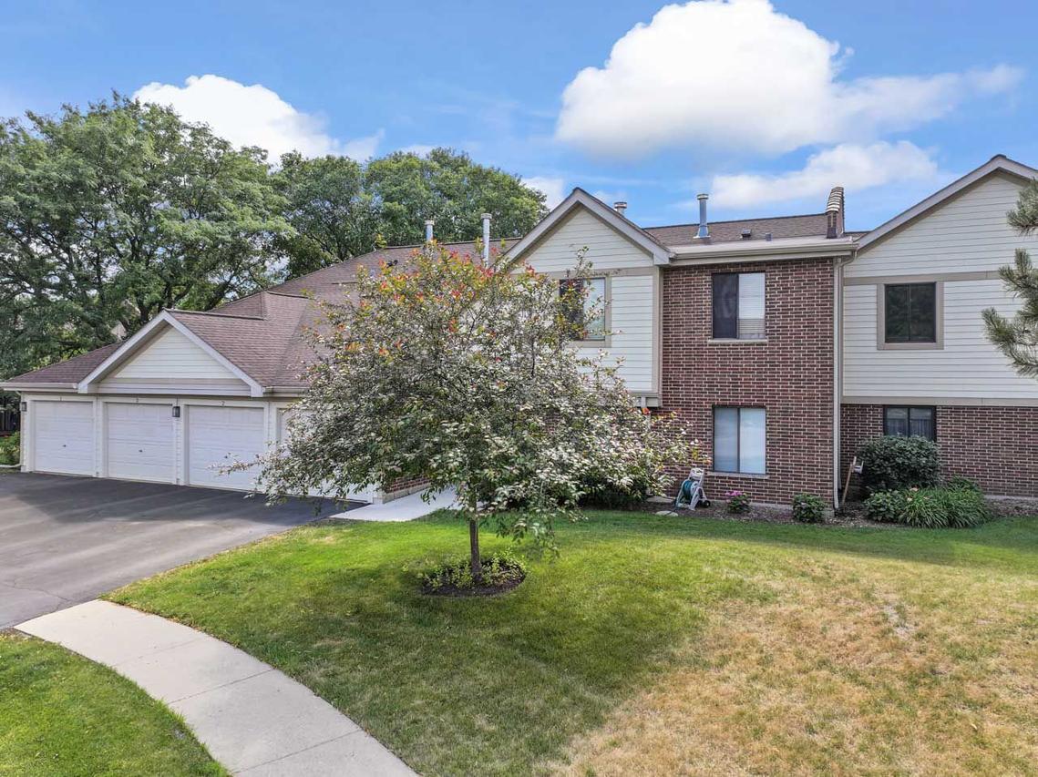 804 E Kings Row #3, Palatine, IL 60074