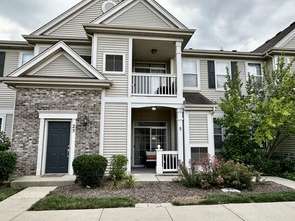 2245 Aurora Dr. #5, Pingree Grove, IL 60140