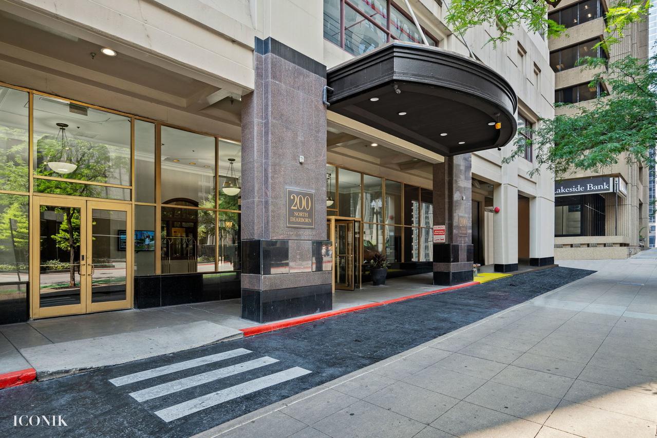 200 N Dearborn St. #1007, Chicago, IL 60601