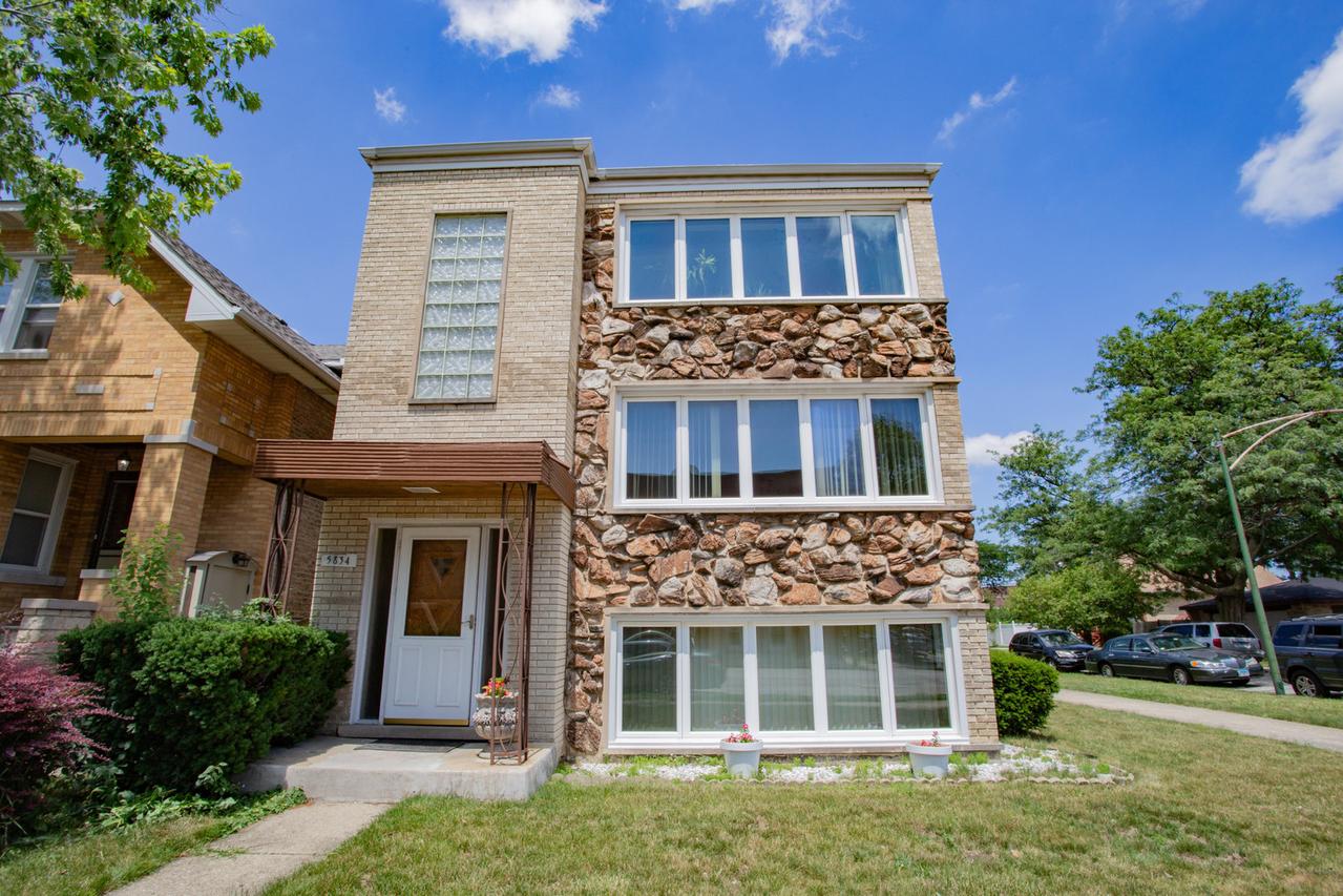 5834 W Foster Ave., Chicago, IL 60630