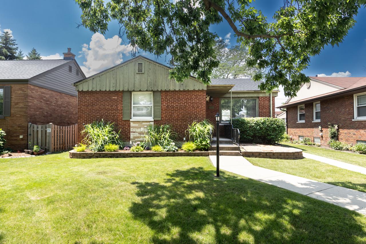 1406 Portsmouth Ave., Westchester, IL 60154