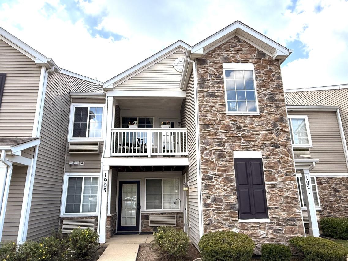 1905 Silverstone Dr., Carpentersville, IL 60110