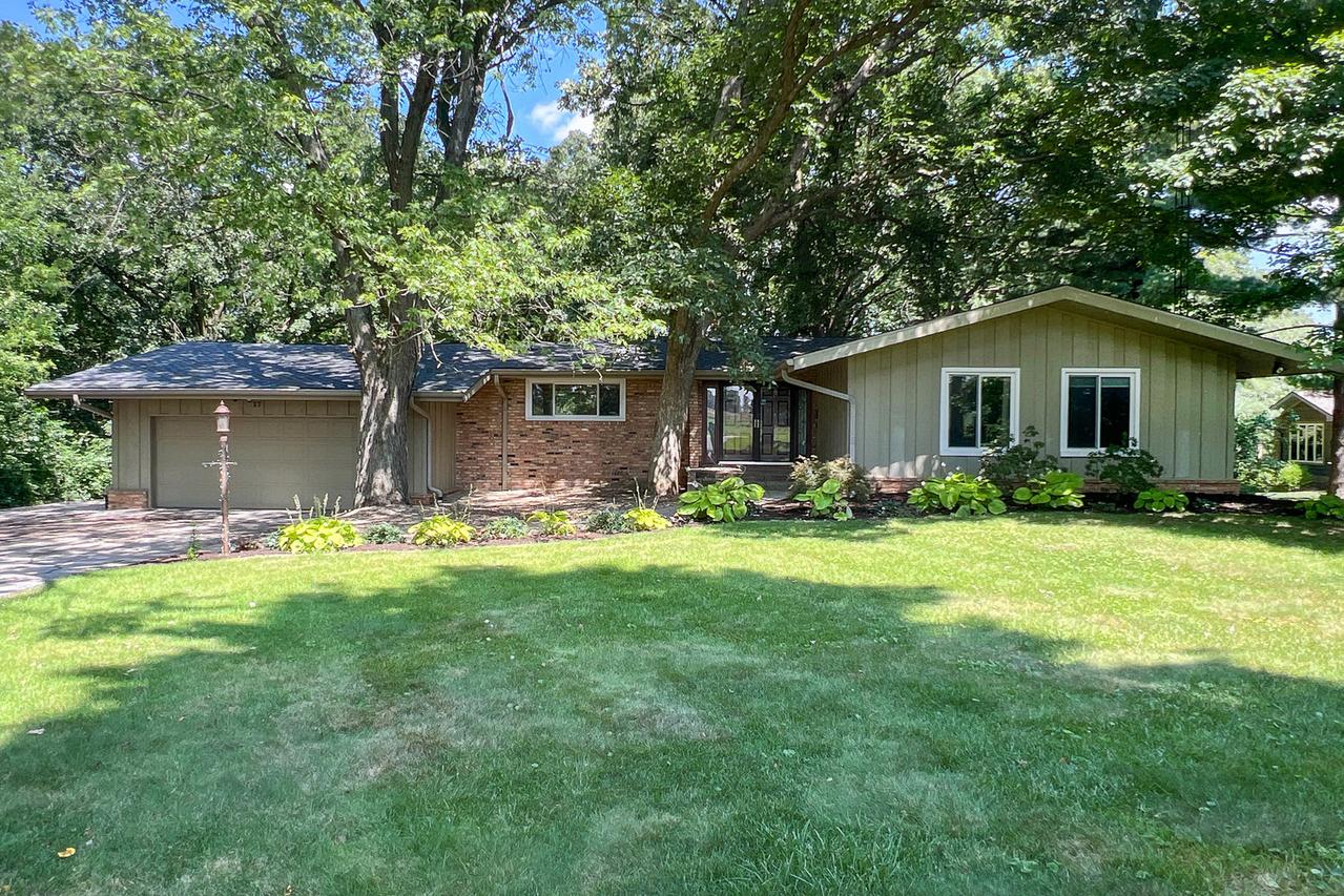 17 Timberlake Rd., Bloomington, IL 61704