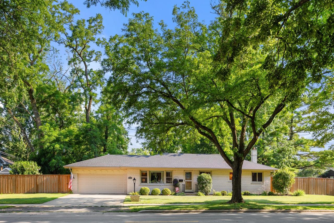 8625 Washington Ave., Brookfield, IL 60513