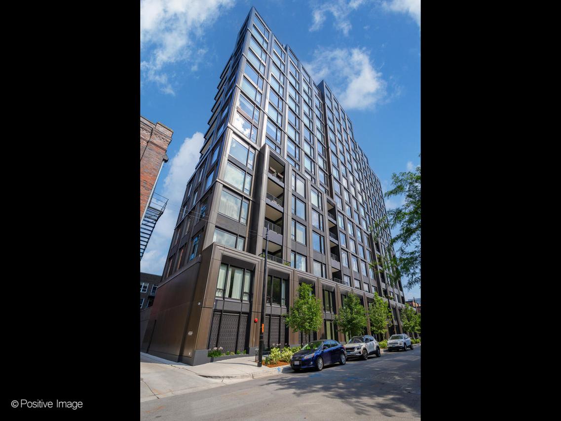 21 N May St. #1104, Chicago, IL 60607