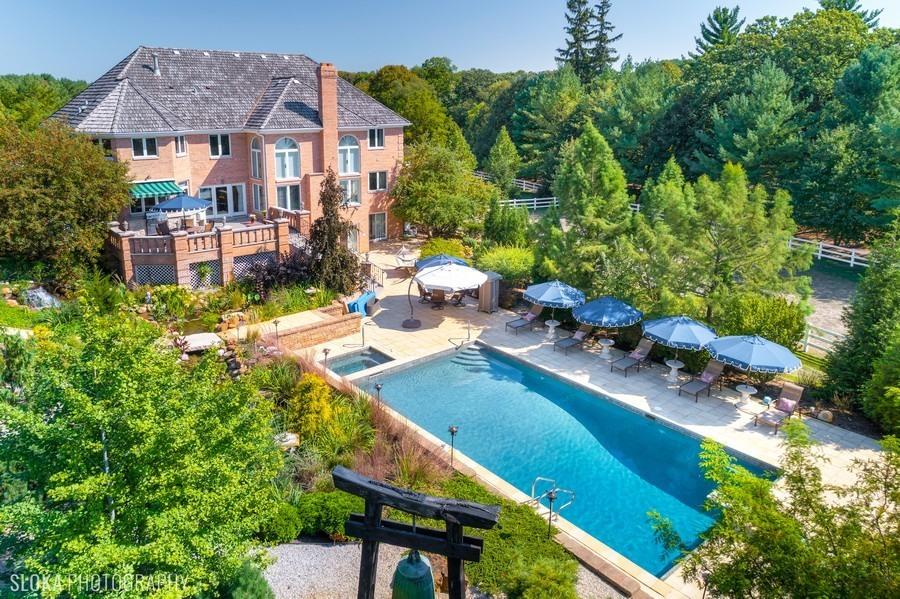 11 Moate Ln., Barrington Hills, IL 60010