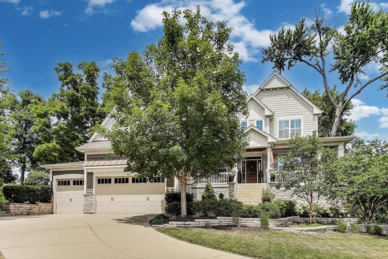 562 Summerdale Ave., Glen Ellyn, IL 60137