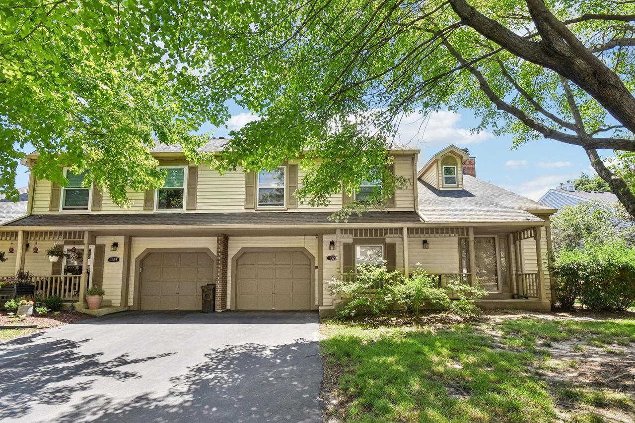 1329 Queensgreen Cir., Naperville, IL 60563