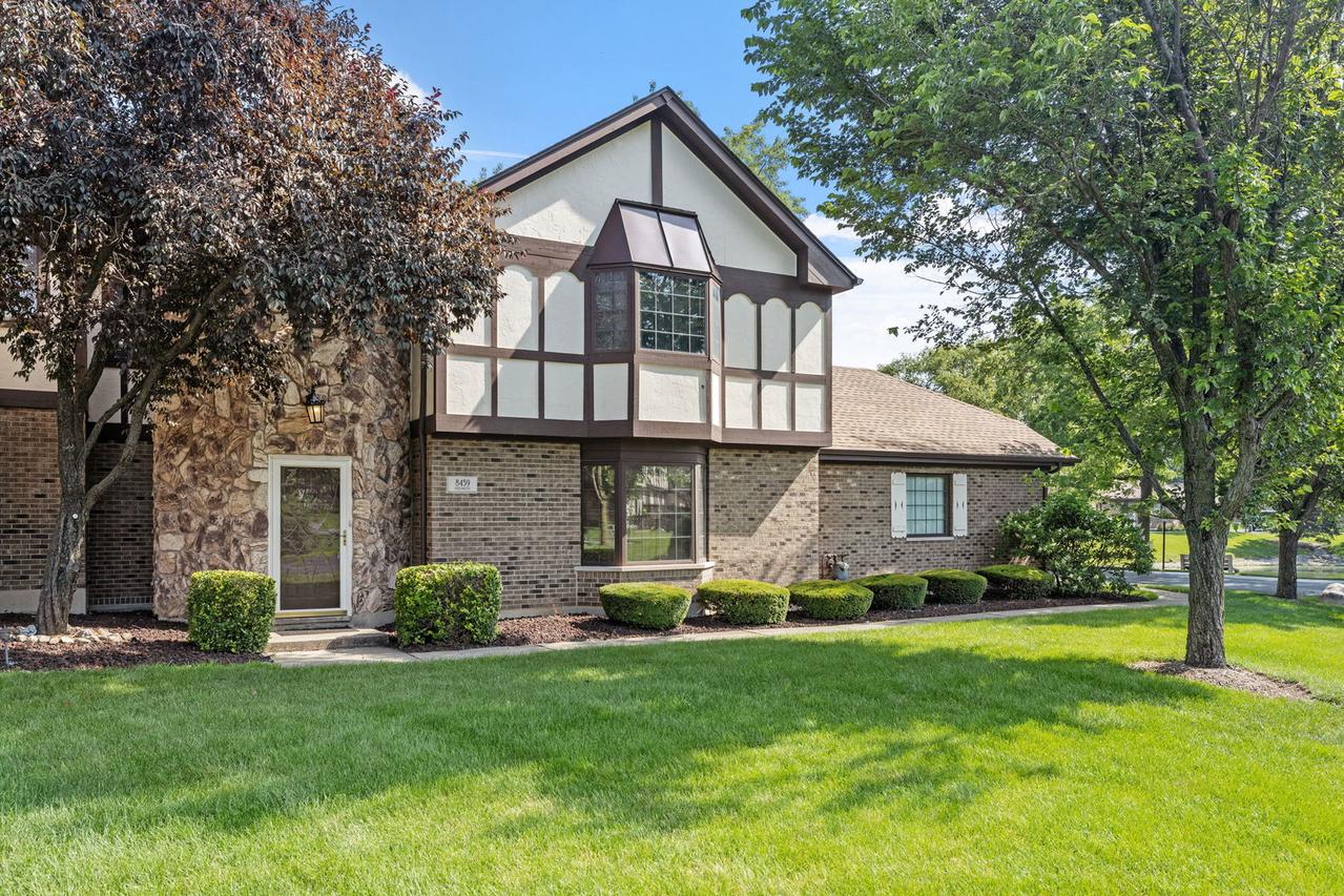 8459 Edelweiss Dr., Palos Park, IL 60464