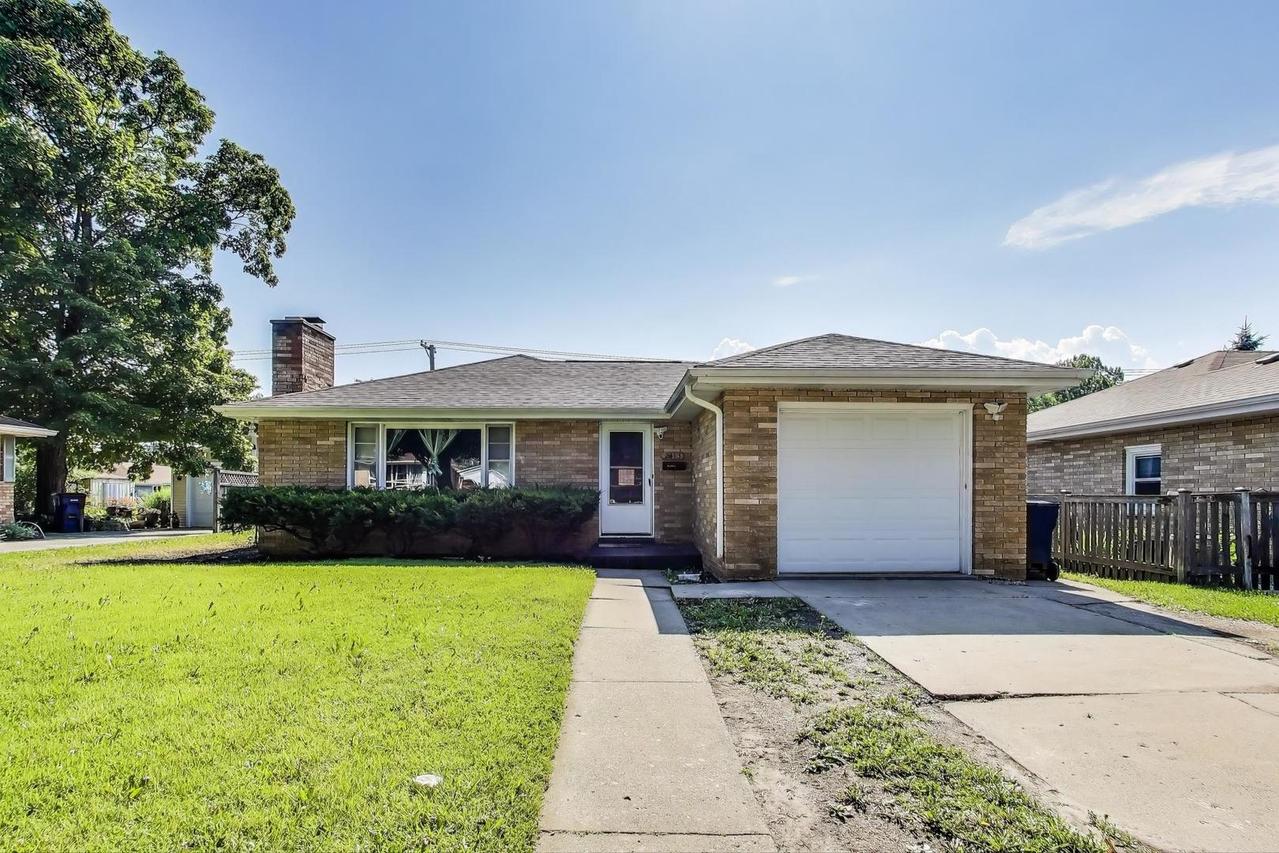 2113 Walnut St., Waukegan, IL 60087