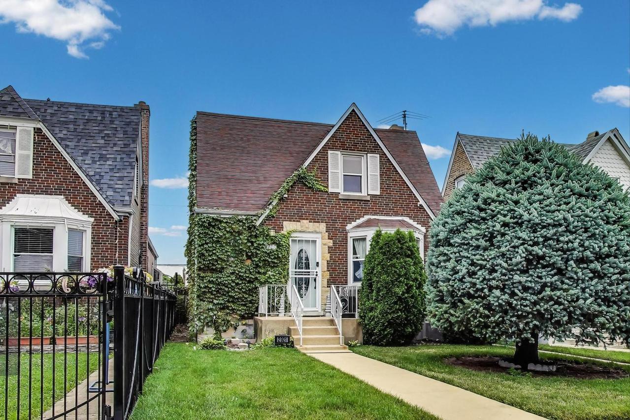2921 N Mobile Ave., Chicago, IL 60634