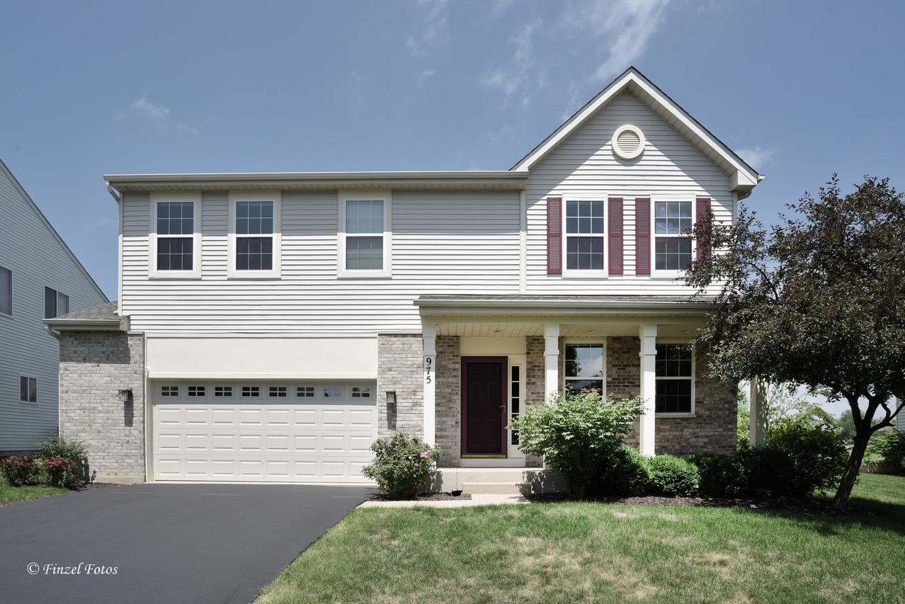 975 Valley Stream Dr., Pingree Grove, IL 60140