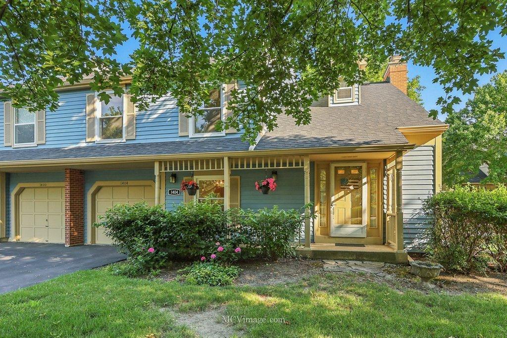 1404 Queensgreen Cir., Naperville, IL 60563