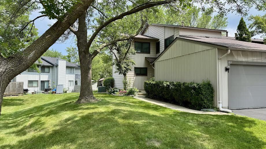 807 Hughes Pl., Vernon Hills, IL 60061