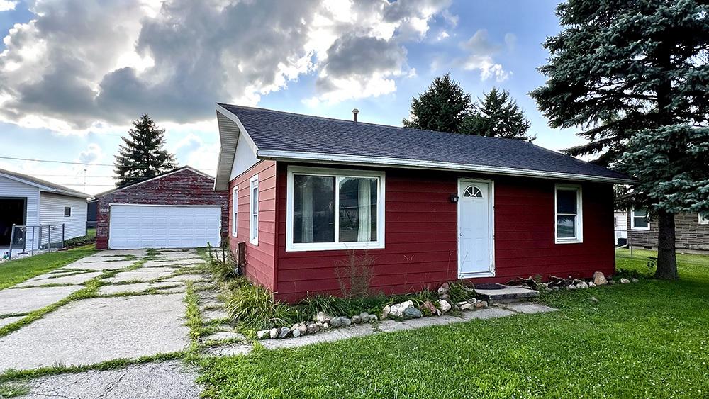 505 Oak Ave., Sterling, IL 61081