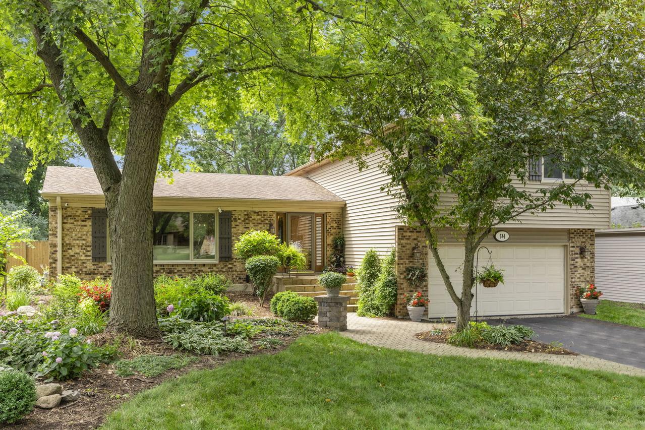 614 Bakewell Ln., Naperville, IL 60565