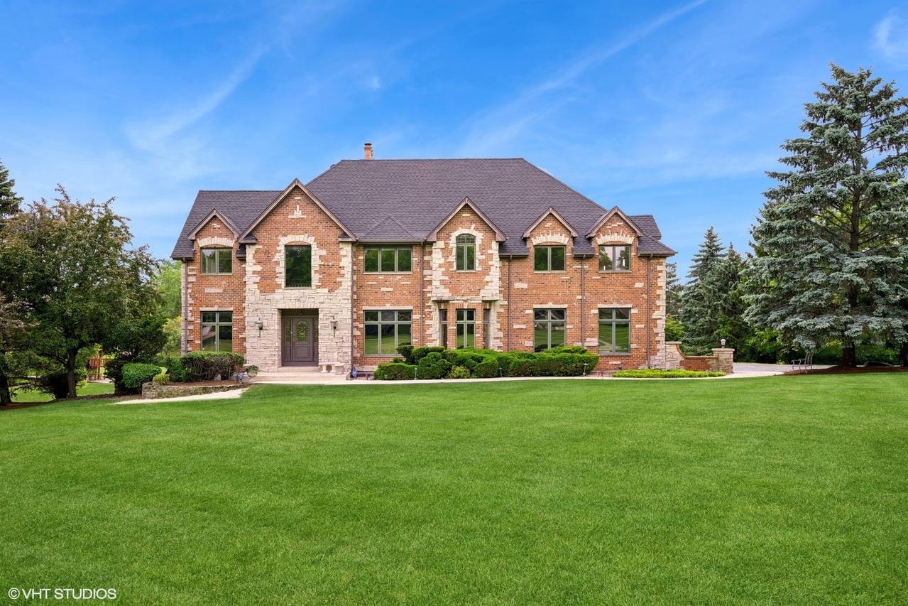 26 Forest Ln., South Barrington, IL 60010