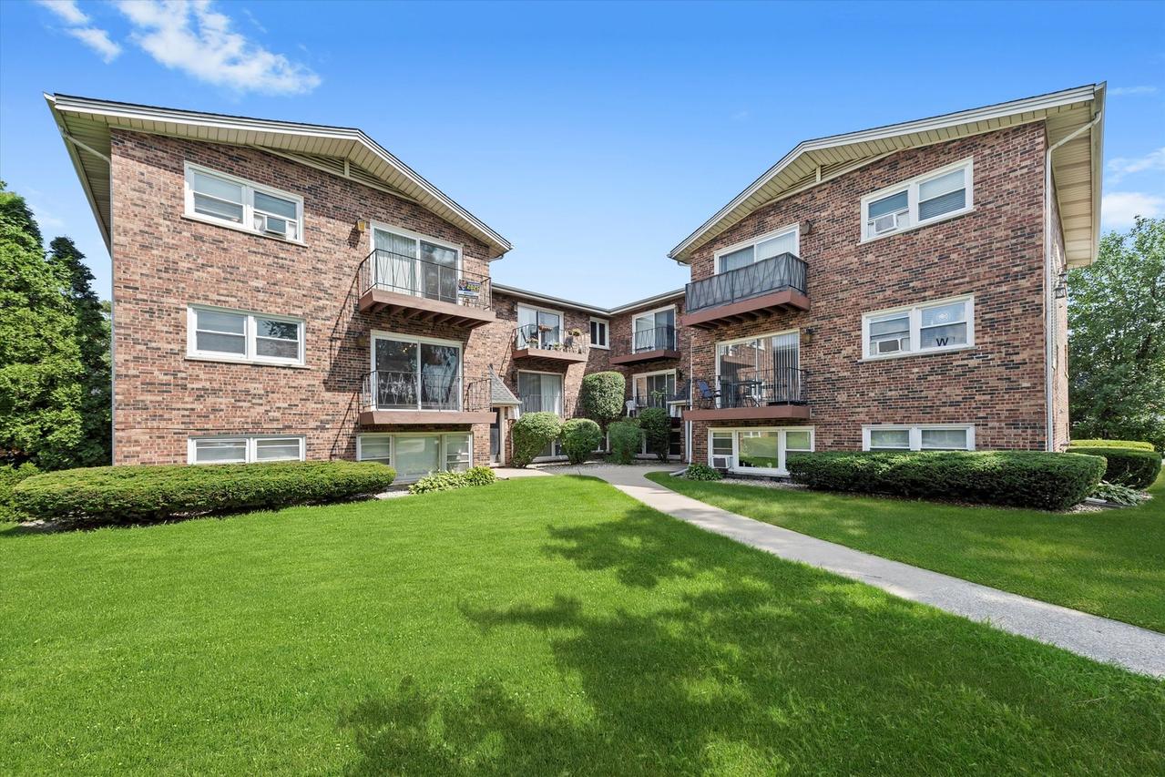 5629 6th Ave. #2A, Countryside, IL 60525