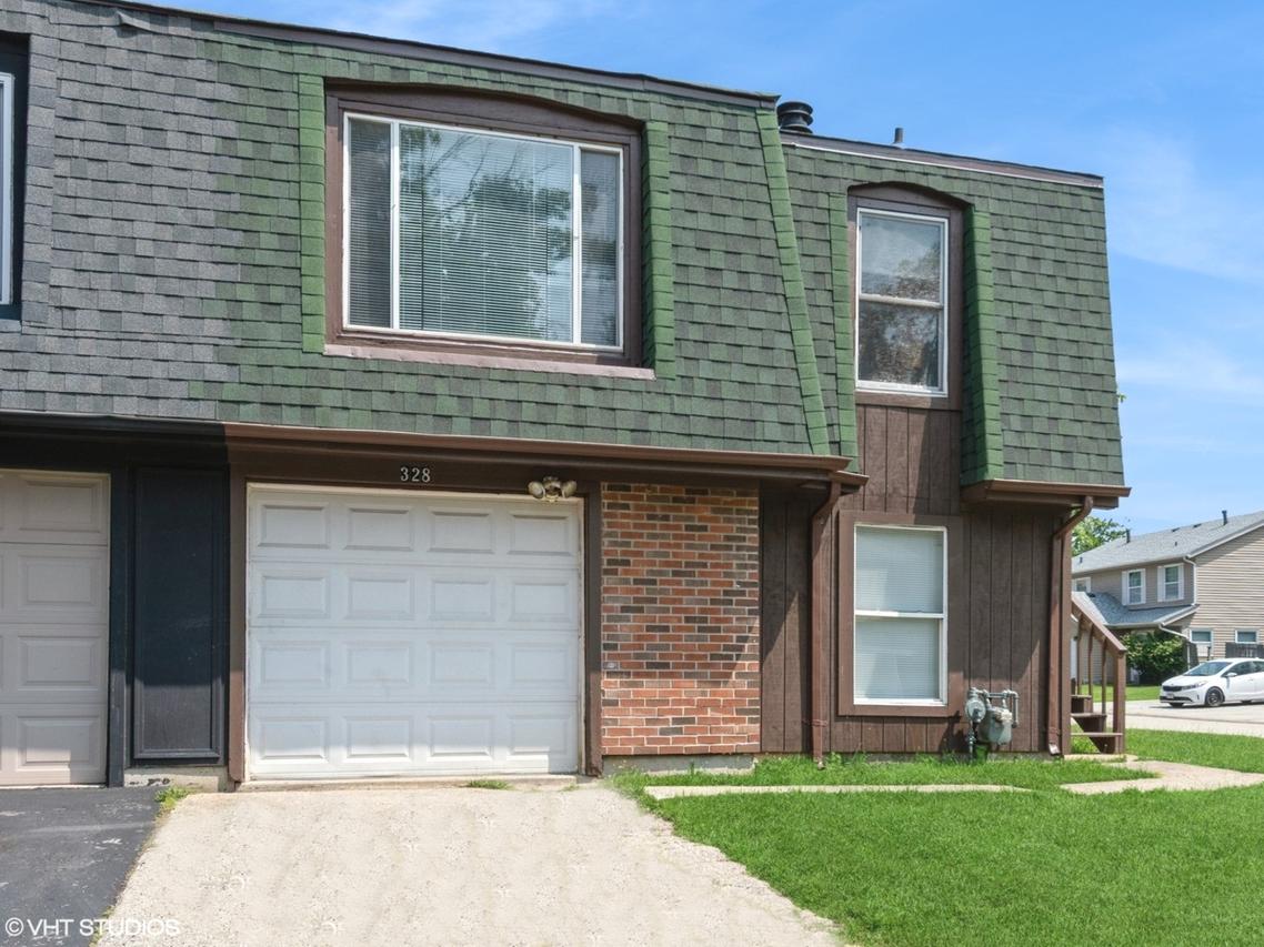 328 Walnut Cir., Bolingbrook, IL 60440