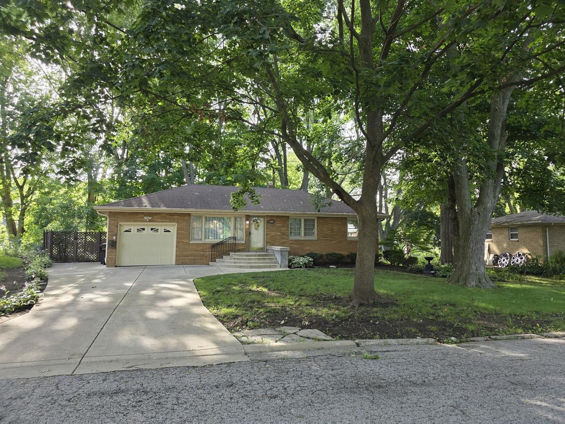1206 Maplewood Dr., Normal, IL 61761
