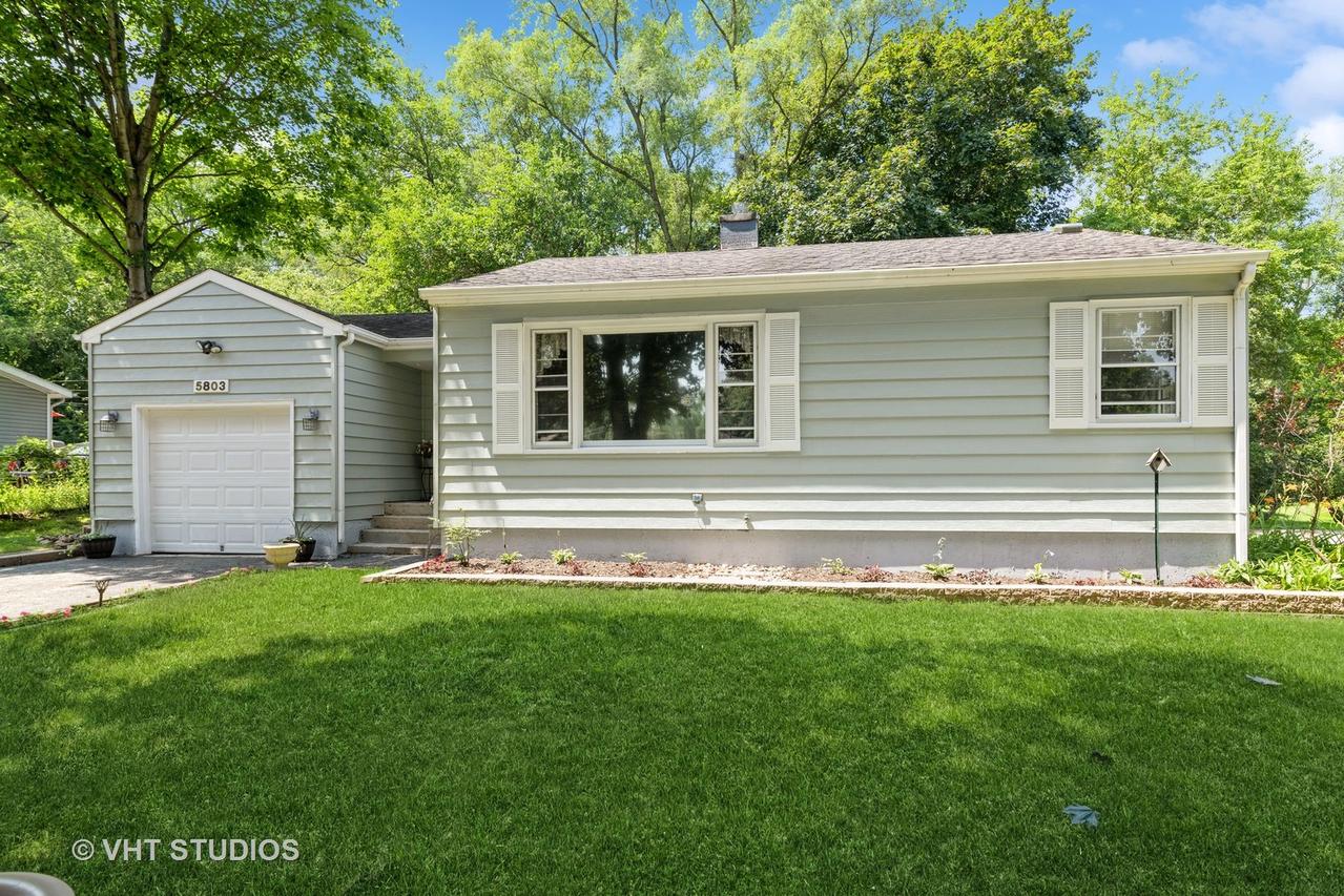 5803 Meadow Hill Ln., Mchenry, IL 60050