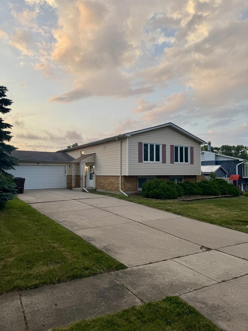 5756 Lancaster Dr., Oak Forest, IL 60452