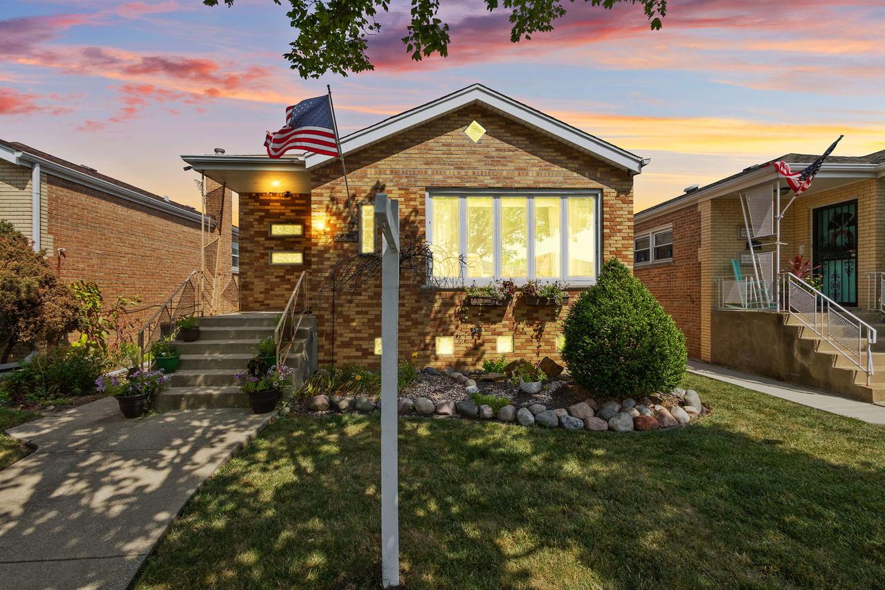 6045 S Narragansett Ave., Chicago, IL 60638