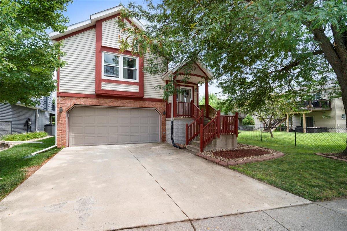 23 Parkshores Dr., Bloomington, IL 61701