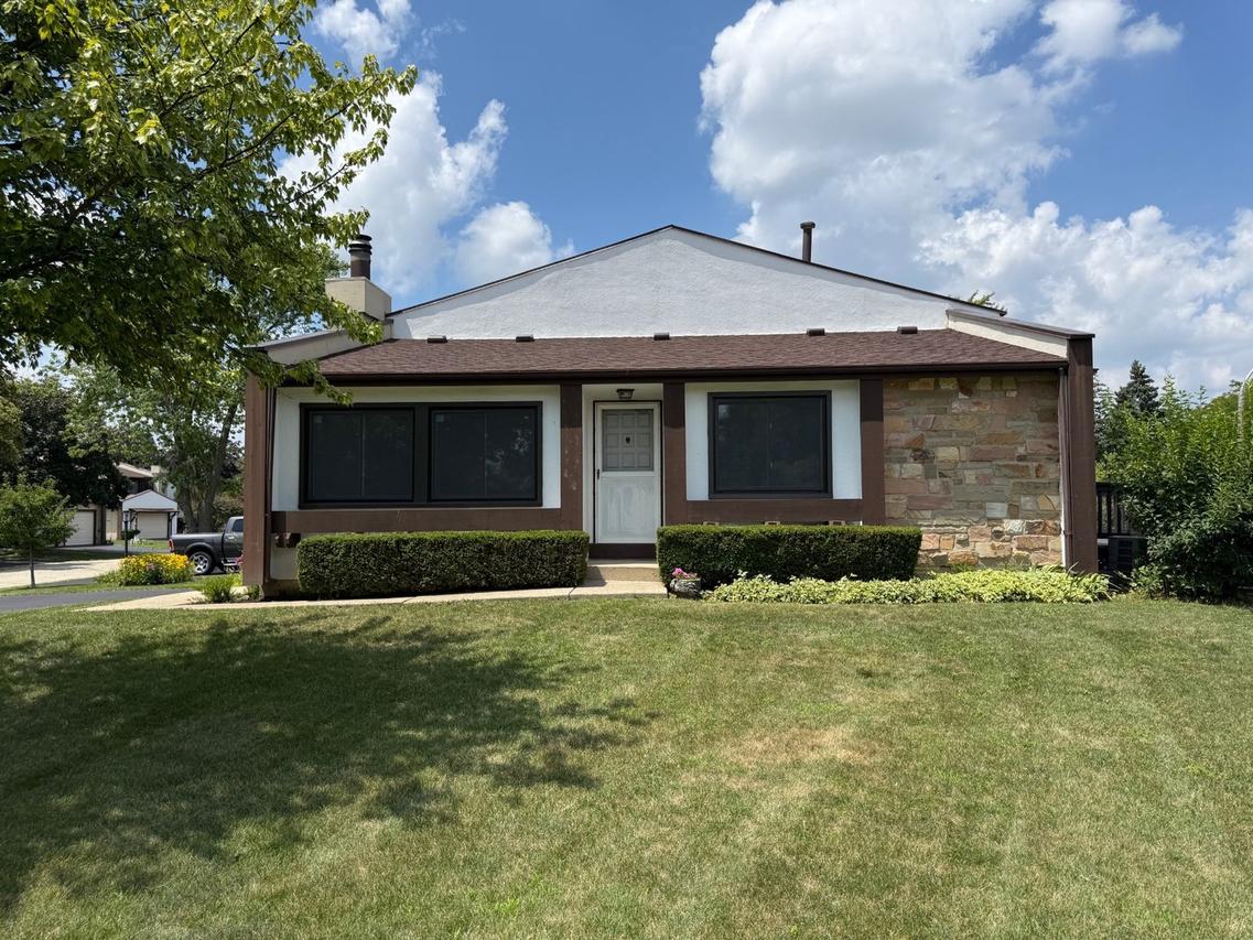 12 Hawthorne Sq., Indian Head Park, IL 60525
