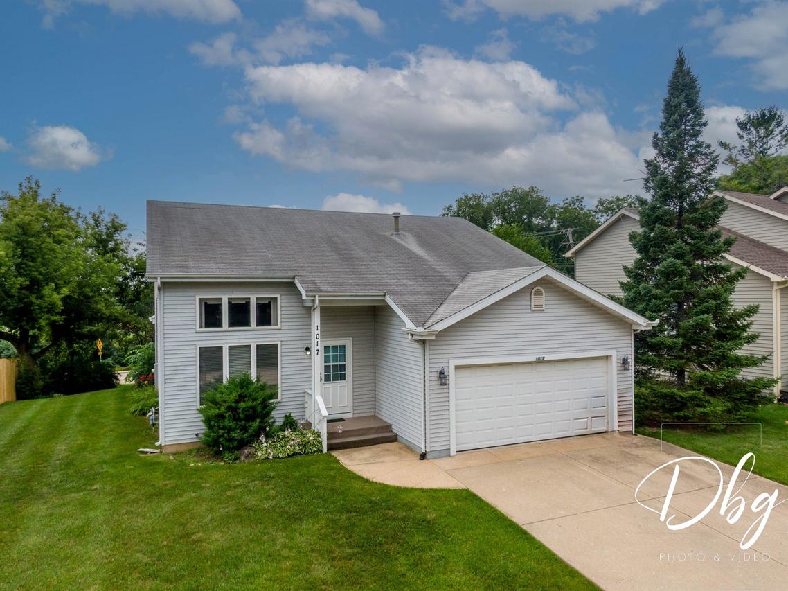 1017 Oaktree Tr., Lake Villa, IL 60046