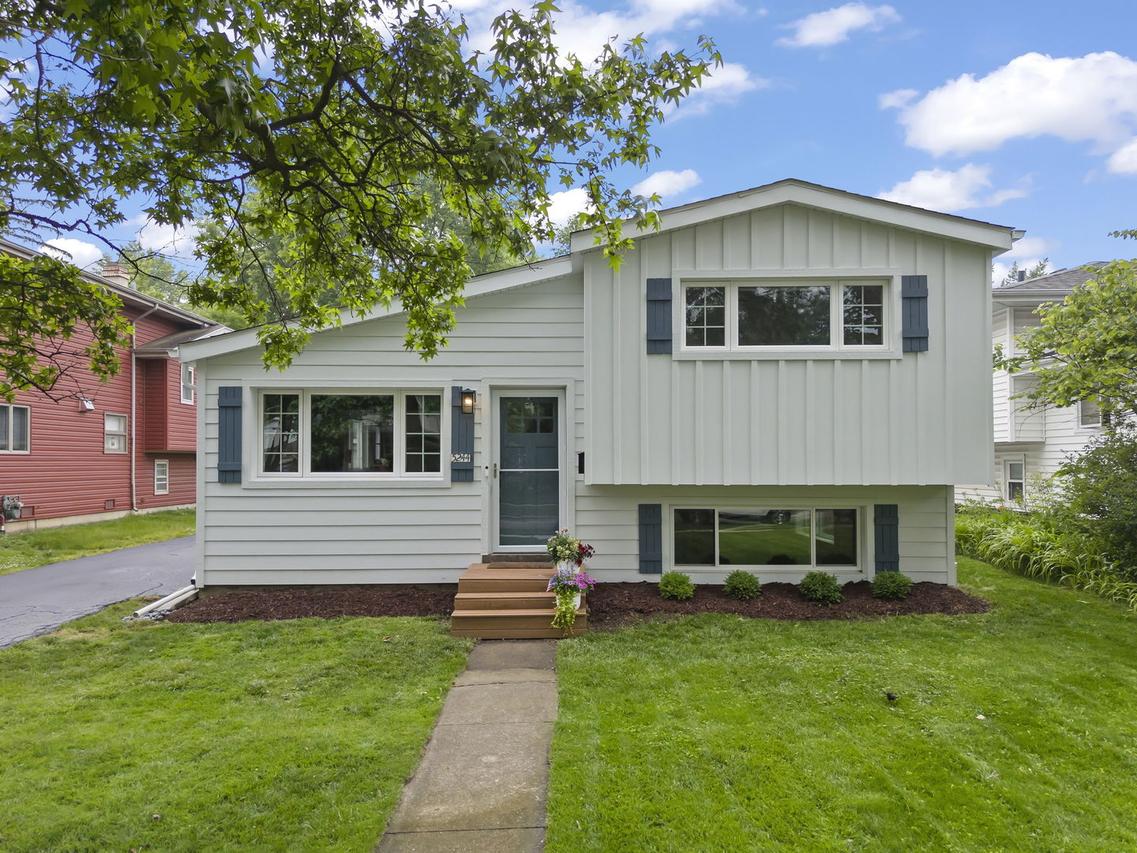 5244 Benton Ave., Downers Grove, IL 60515