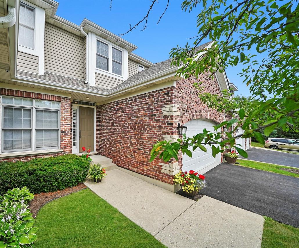 1022 W Bogey Ln., Palatine, IL 60067
