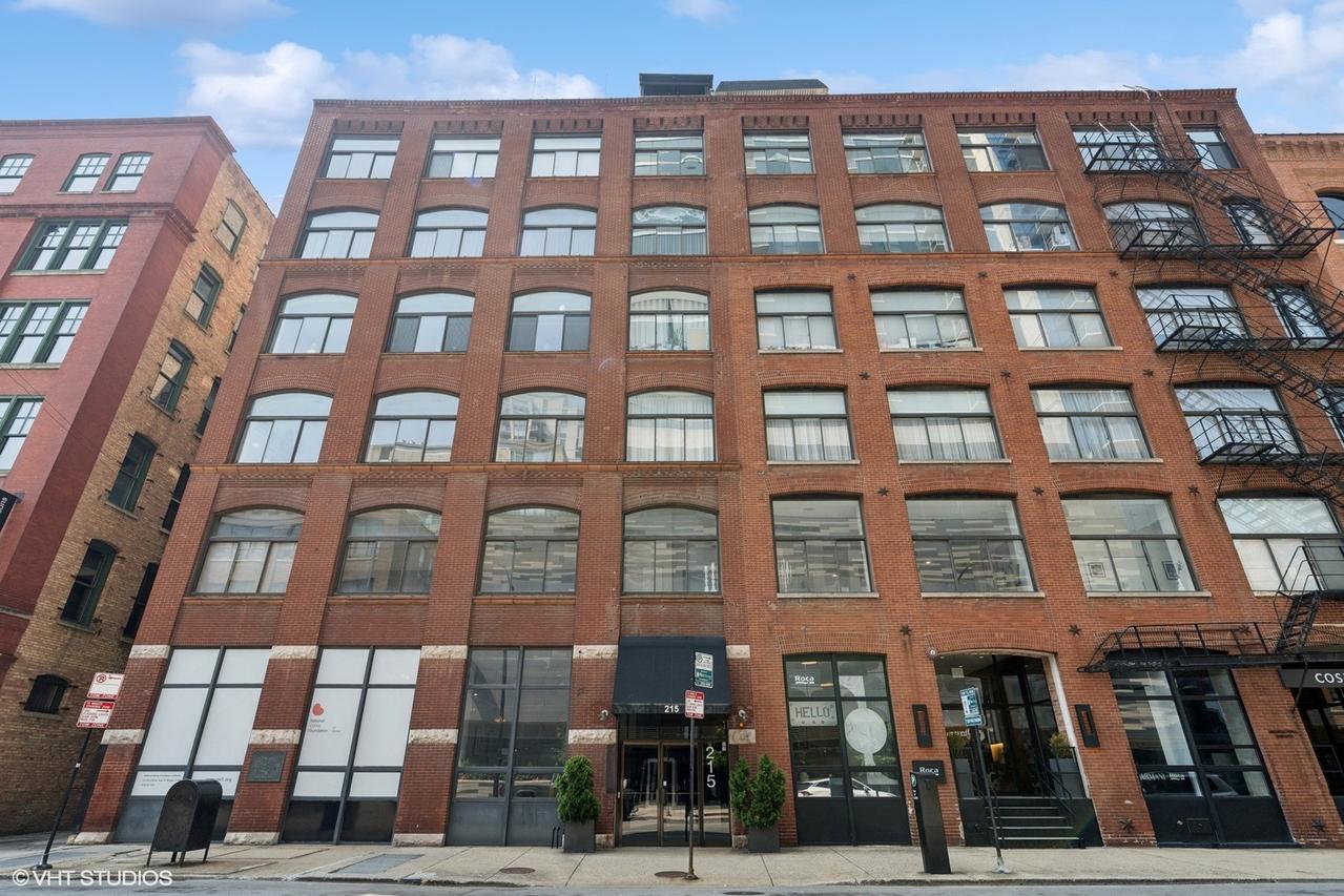 215 W Illinois St. #5C, Chicago, IL 60654
