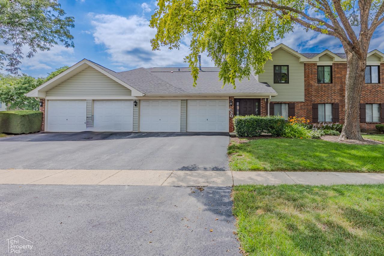 630 Cumberland Tr. #AA1, Roselle, IL 60172