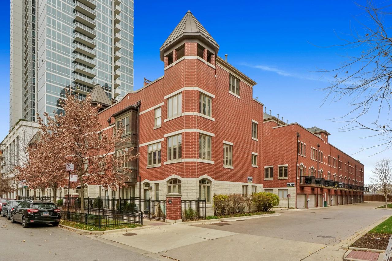 1703 S Prairie Ave., Chicago, IL 60616
