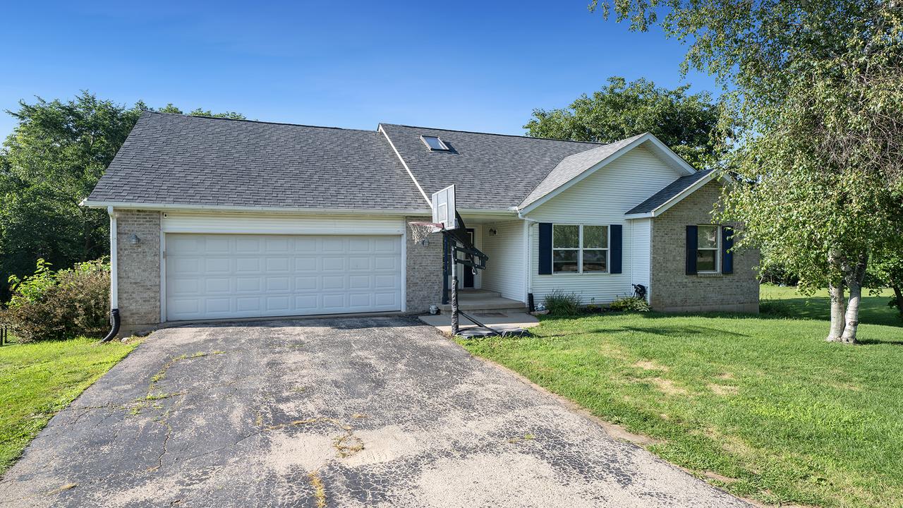1442 W Indian Heights Dr., Oregon, IL 61061