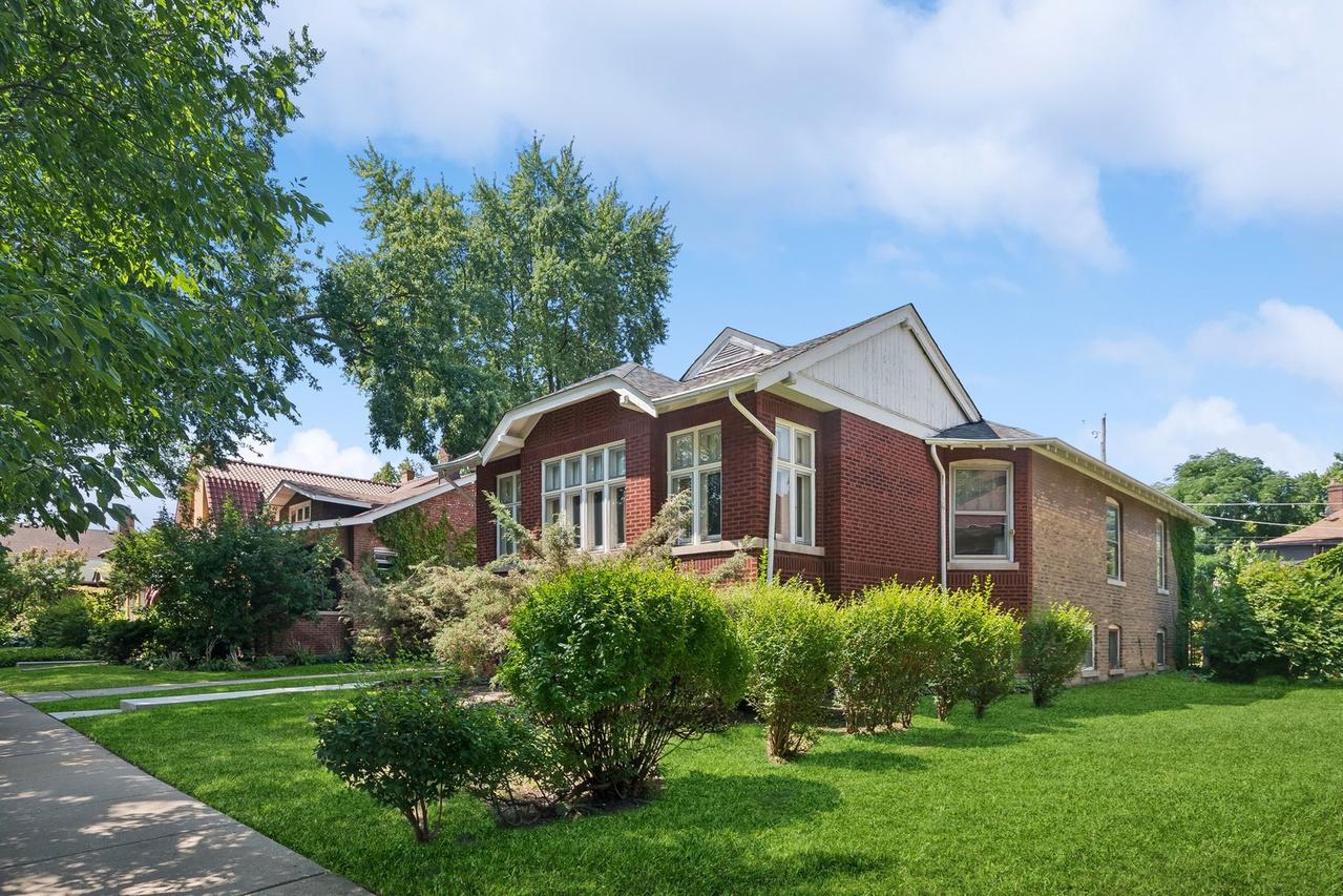 3622 N Avers Ave., Chicago, IL 60618