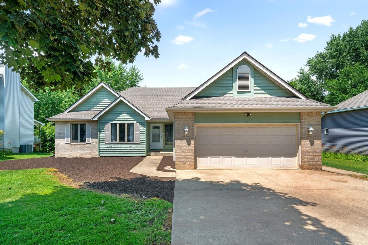 768 Cynthia Dr., Lake Holiday, IL 60548