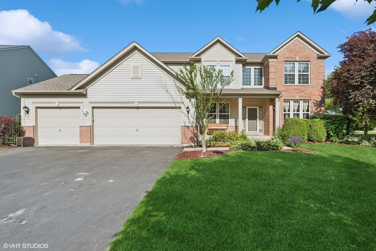 735 Porter Cir., Lindenhurst, IL 60046